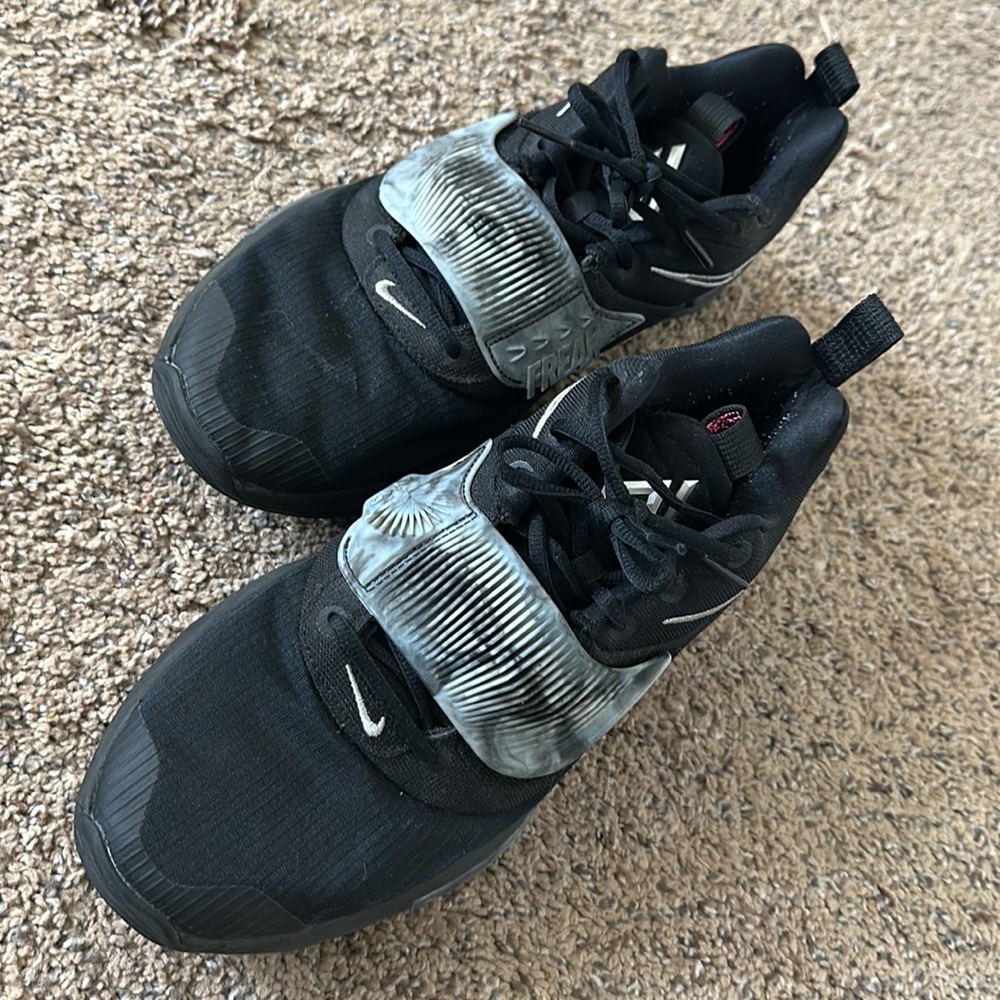 Gently used -indoor only-basket shoes. Nike freak Gianni’s 3